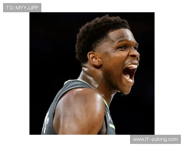 爱德华兹首节爆发砍下14分2板3助强势对飙东契奇展现核心风采